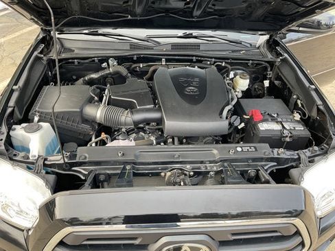 Used 2019 Toyota Tacoma SR5 AWD/4WD image 40
