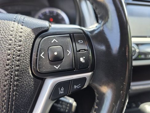 Used 2018 Toyota Highlander XLE AWD/4WD image 30