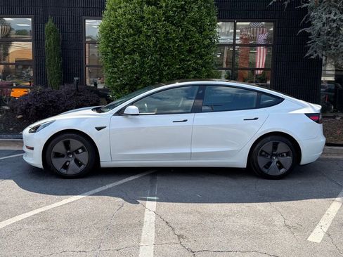 Used 2021 Tesla Model 3 Standard Range Plus RWD image 9