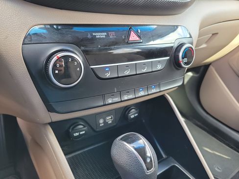 Used 2020 Hyundai Tucson SE image 12