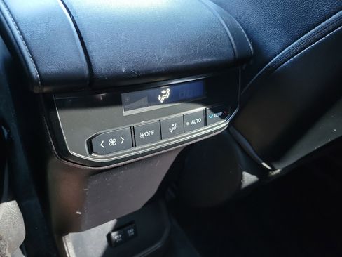 Used 2021 Toyota Highlander XLE image 14