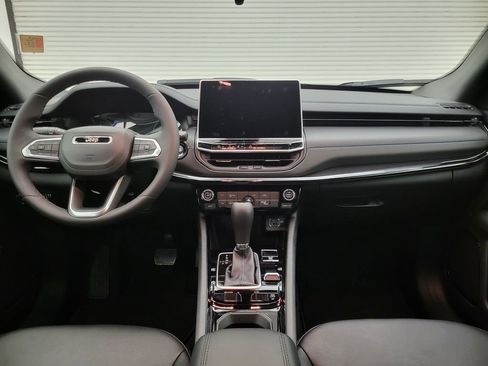 Used 2026 Jeep Compass Latitude image 42