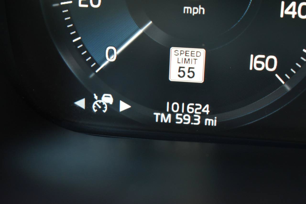 Used 2019 Volvo XC60 T8 Inscription w/ Advanced Package AWD/4WD image 18