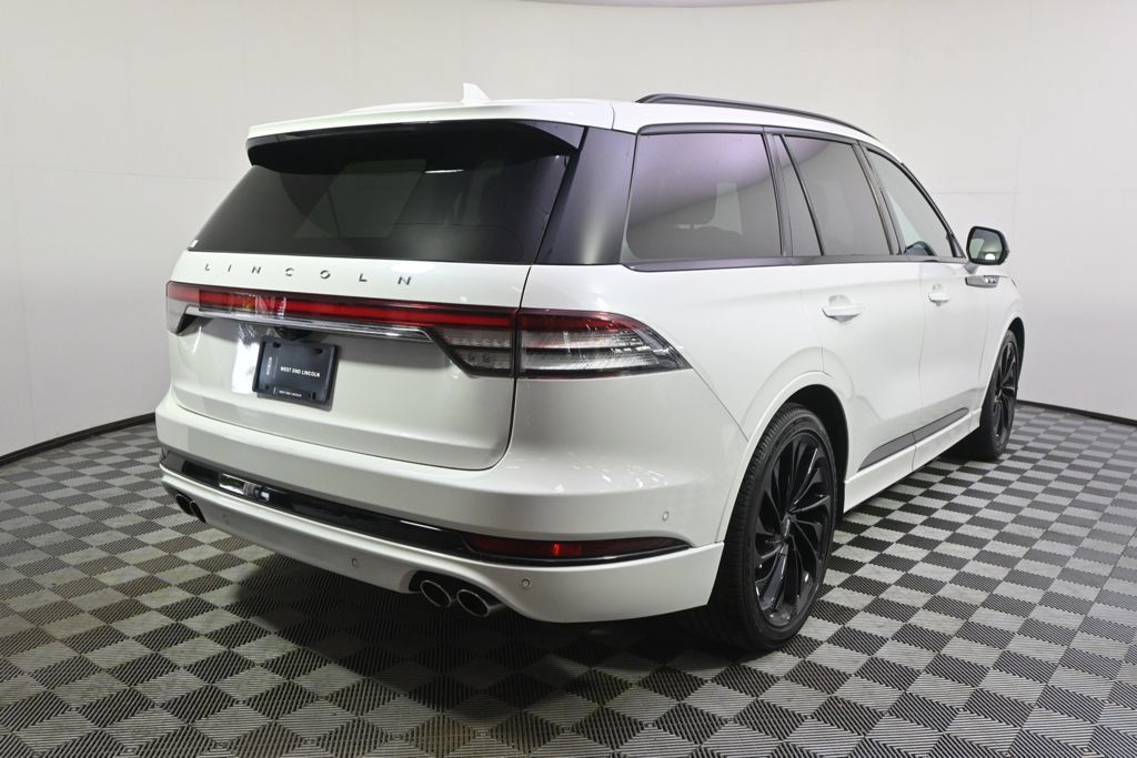 Used 2023 Lincoln Aviator Reserve w/ Equipment Group 201A AWD/4WD image 6
