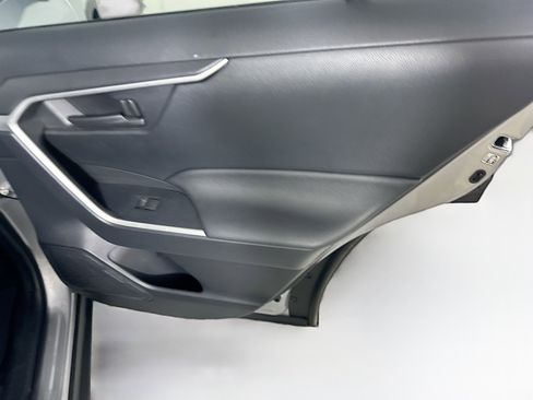 Used 2019 Toyota RAV4 LE FWD image 28