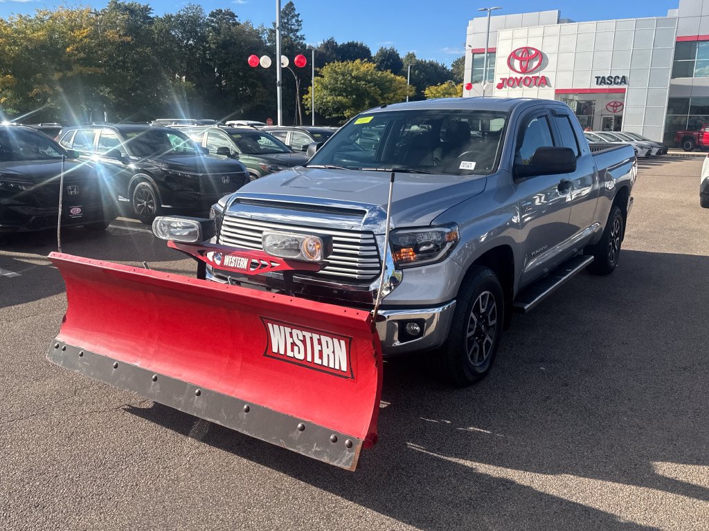 Used 2015 Toyota Tundra SR5 AWD/4WD image 3