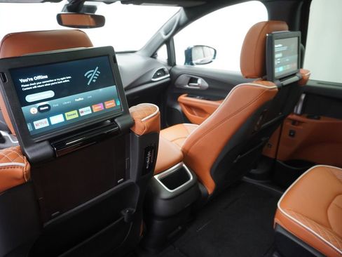 Used 2024 Chrysler Pacifica Pinnacle image 22