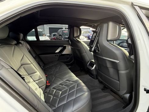 Used 2023 BMW 760i xDrive AWD/4WD image 18