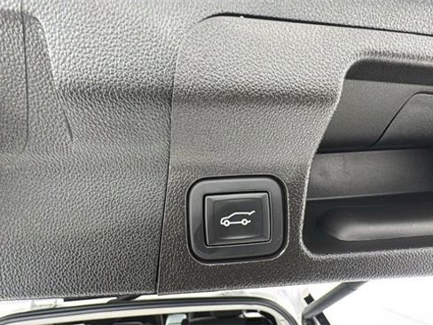 Used 2023 GMC Acadia AT4 image 16