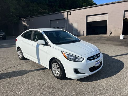 Used 2016 Hyundai Accent SE FWD image 3