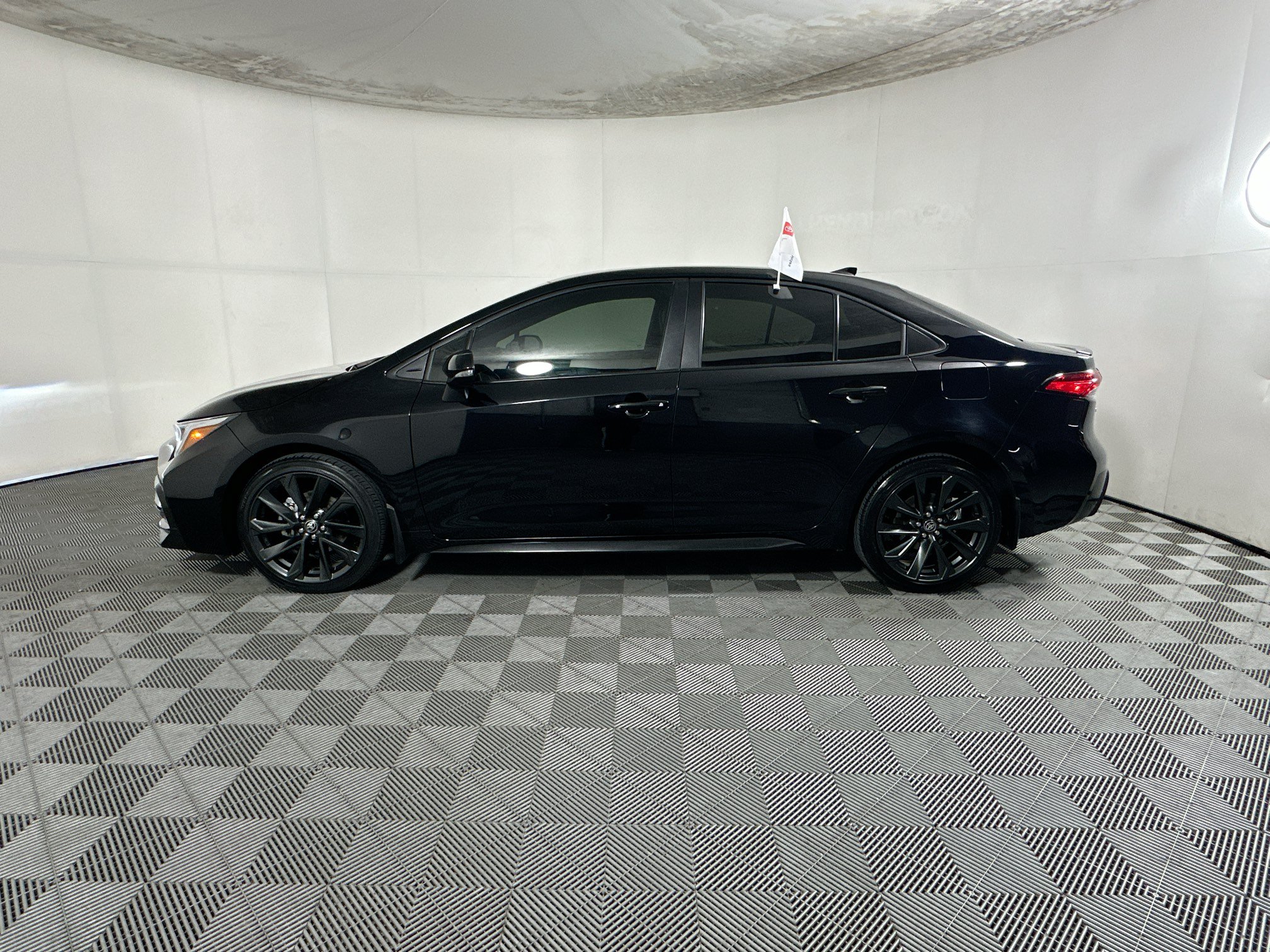 Used 2025 Toyota Corolla SE FWD image 6