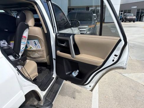 Used 2016 Toyota 4Runner SR5 Premium w/ Preferred Accessory Package AWD/4WD image 19