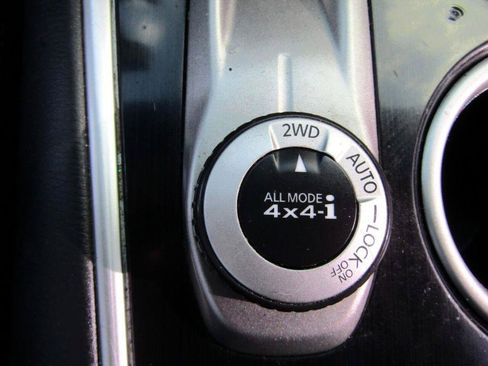 Used 2014 Nissan Pathfinder SV AWD/4WD image 13