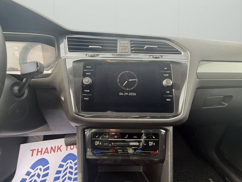 Used 2024 Volkswagen Tiguan SE AWD/4WD image 11