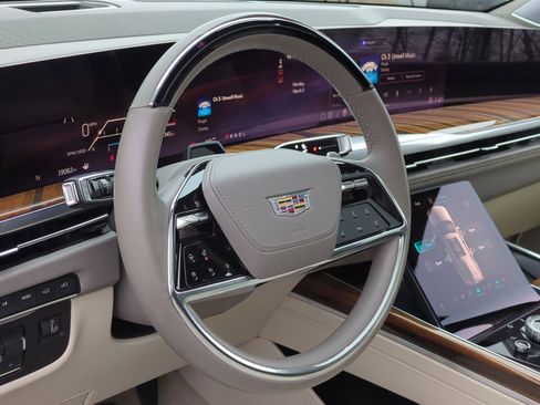 Used 2025 Cadillac Escalade Sport Platinum image 18