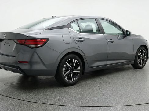 Used 2025 Nissan Sentra SV image 9