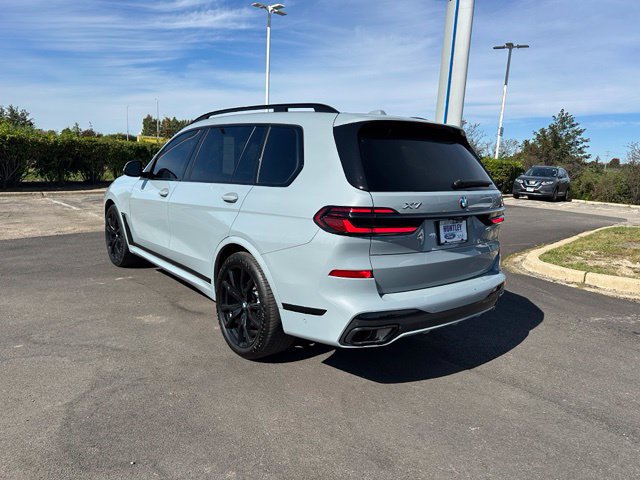 Used 2024 BMW X7 xDrive40i w/ M Sport Package AWD/4WD image 5