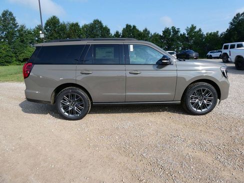 New 2027 Ford Expedition Platinum w/ Stealth Appearance Package AWD/4WD image 4