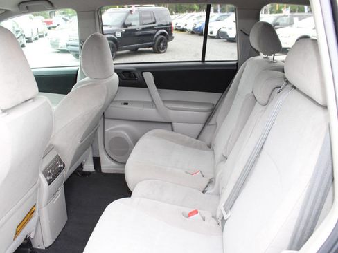 Used 2011 Toyota Highlander 4WD w/ Tow Pkg image 17