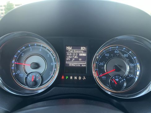 Used 2014 Chrysler Town & Country Touring FWD image 18