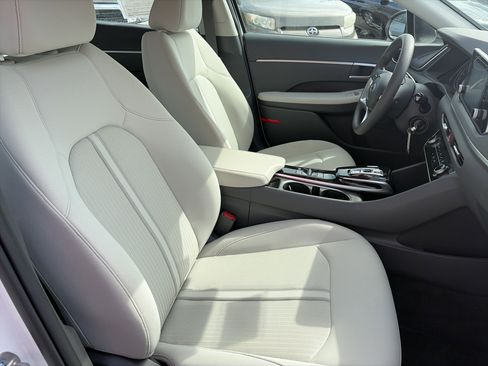 Used 2023 Hyundai Sonata SE FWD image 11