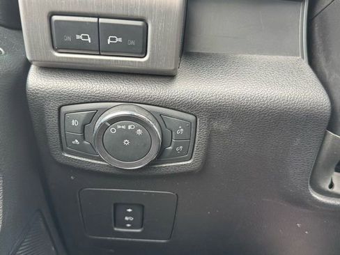 Used 2015 Ford F150 Platinum image 28