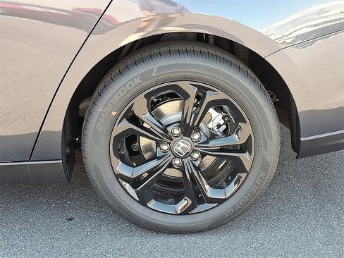 New 2025 Honda Accord SE image 5