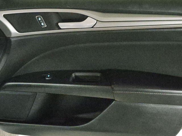 Used 2020 Ford Fusion SE FWD image 16