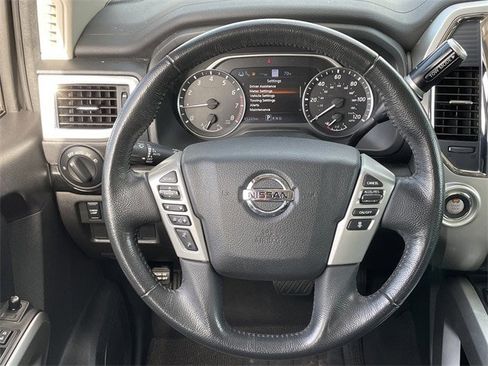 Used 2021 Nissan Titan SV w/ SV Convenience Package image 12