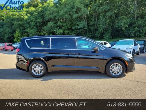 Used 2025 Chrysler Pacifica Select FWD image 6