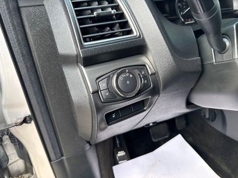 Used 2018 Ford Explorer XLT w/ Equipment Group 202A AWD/4WD image 30