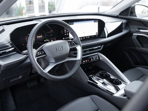 Certified 2025 Audi Q5 Premium w/ Convenience Package image 10