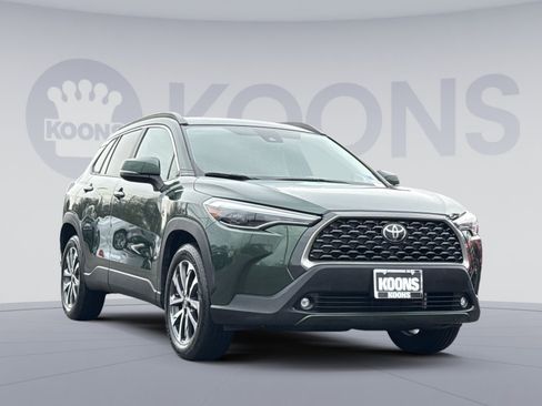 Used 2022 Toyota Corolla Cross XLE w/ Convenience Package image 10