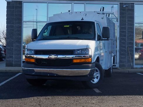 Used 2022 Chevrolet Express 3500 w/ Power Convenience Package RWD image 6