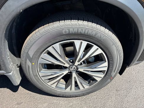 Certified 2021 Nissan Rogue SV w/ Premium Package AWD/4WD image 9