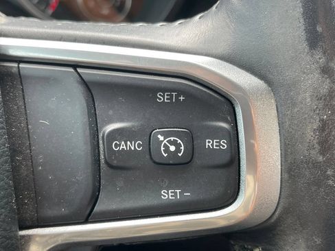 Used 2020 RAM 1500 Laramie AWD/4WD image 39