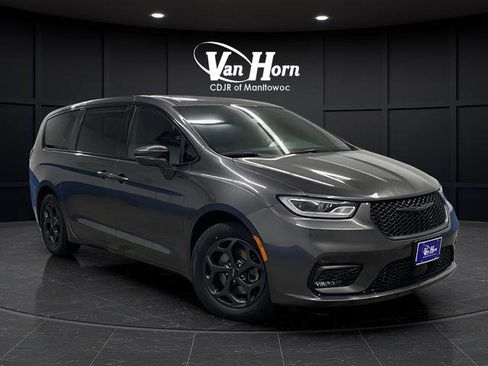 Used 2022 Chrysler Pacifica Touring-L w/ S Appearance Package image 40