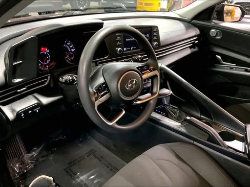 Used 2021 Hyundai Elantra SEL image 17