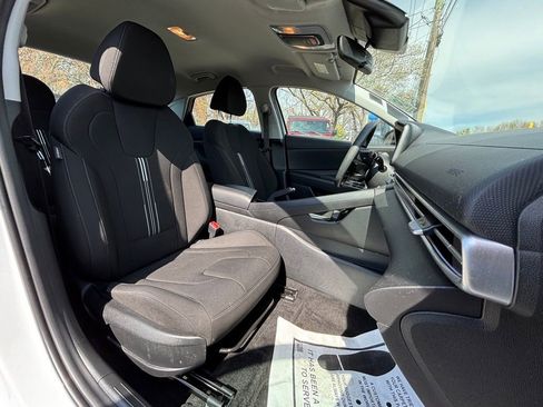 Used 2024 Hyundai Elantra SEL image 13