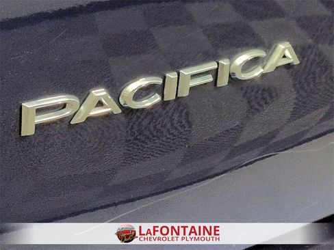 Used 2020 Chrysler Pacifica Limited image 30