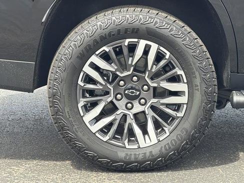 New 2026 Chevrolet Tahoe Z71 w/ Sun And Tow Package AWD/4WD image 35