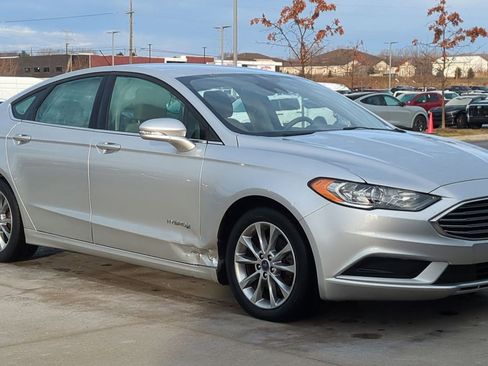 Used 2017 Ford Fusion SE image 9
