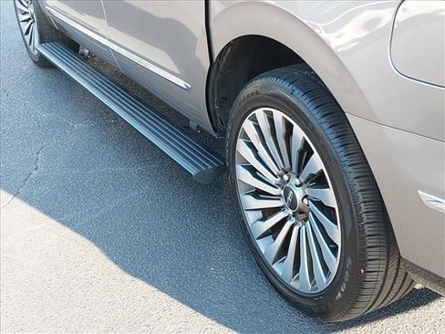 Used 2019 Lincoln Navigator L Reserve w/ Cargo Package AWD/4WD image 16