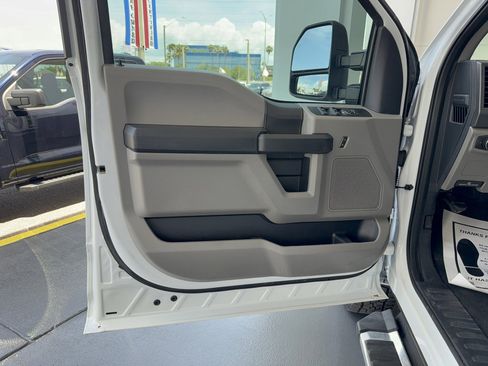 Certified 2022 Ford F250 XL w/ STX Appearance Package AWD/4WD image 9