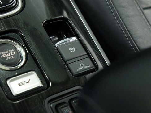 Used 2018 Mitsubishi Outlander SEL image 20