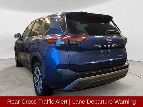 Used 2023 Nissan Rogue SV image 3