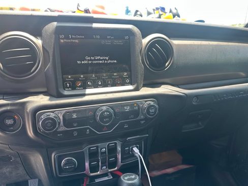 Used 2021 Jeep Wrangler Unlimited Sport AWD/4WD image 12