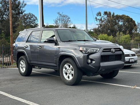 Used 2023 Toyota 4Runner SR5 Premium w/ Moonroof Package RWD image 2