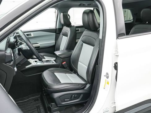 Certified 2022 Ford Explorer XLT w/ Equipment Group 202A image 11