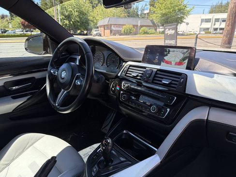 Used 2018 BMW M4 Coupe RWD image 20
